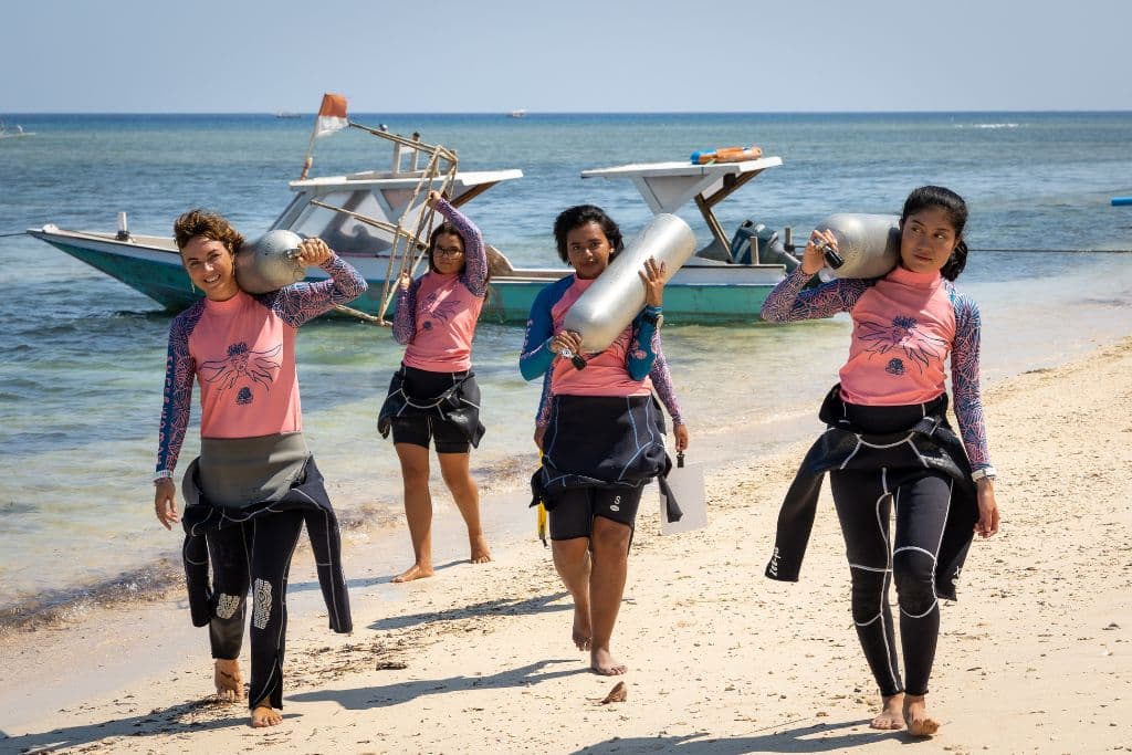 Coral Catch Superwomen