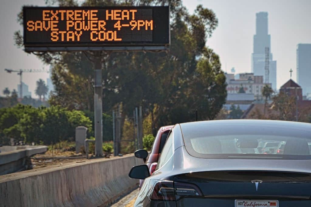 Extreme heat warning sign