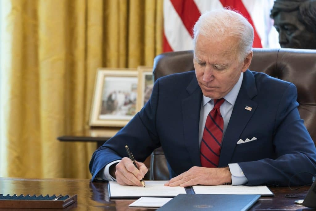 Biden Locks in Offshore Drilling Ban Weeks Before Trump Takes Office, Ramps Up Fossil Fuel Production